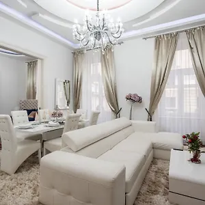 Opera Balkony Luxury With Free Parking Budapest